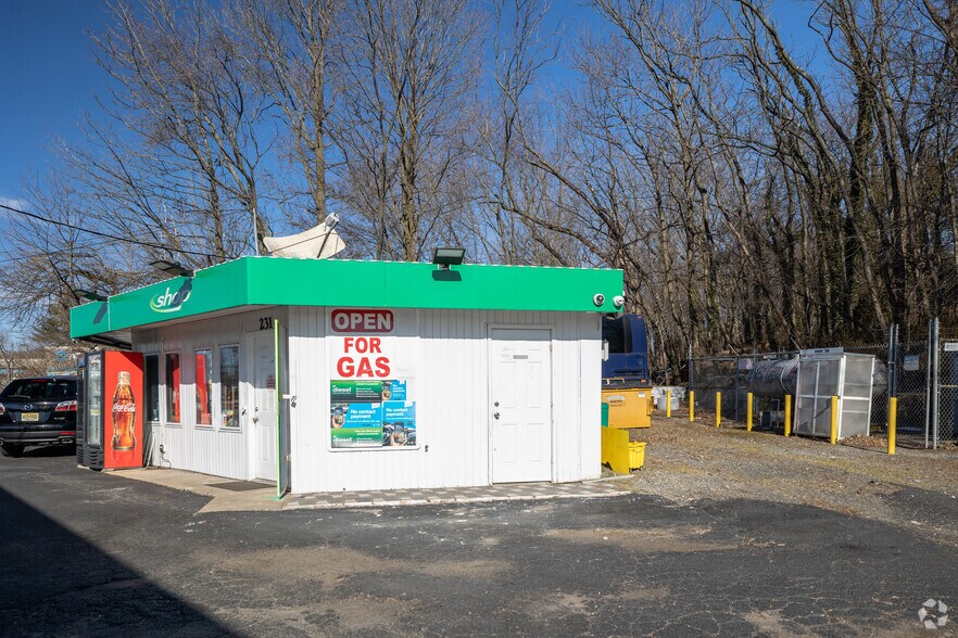 More Photos Of 231 US-206, Bordentown Service Station For Sale
