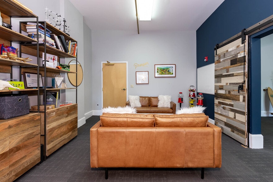 More Photos Of 844-848 Elm St, Manchester Office For Lease