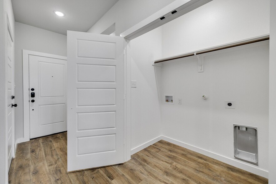 More Photos Of 651-655 Clovis St, Midlothian Apartments For Sale