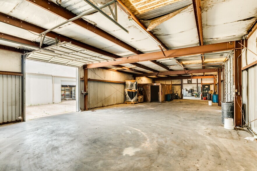 More Photos Of 6322 E Highway 332, Freeport Warehouse For Sale