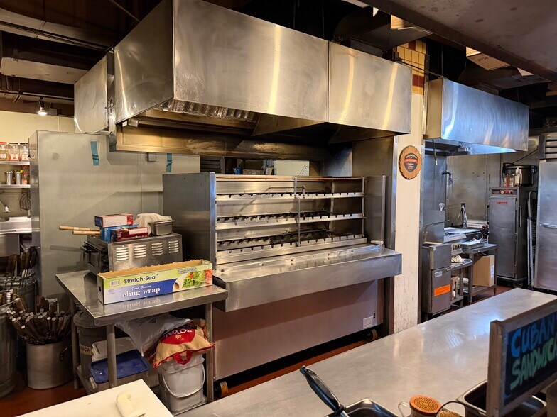More Photos Of 2313 1st Ave, Seattle Apartments For Lease