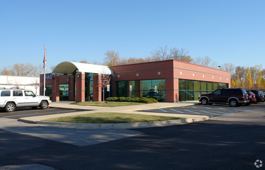 Primary Photo Of 30730 Groesbeck Hwy, Roseville Bank For Sale
