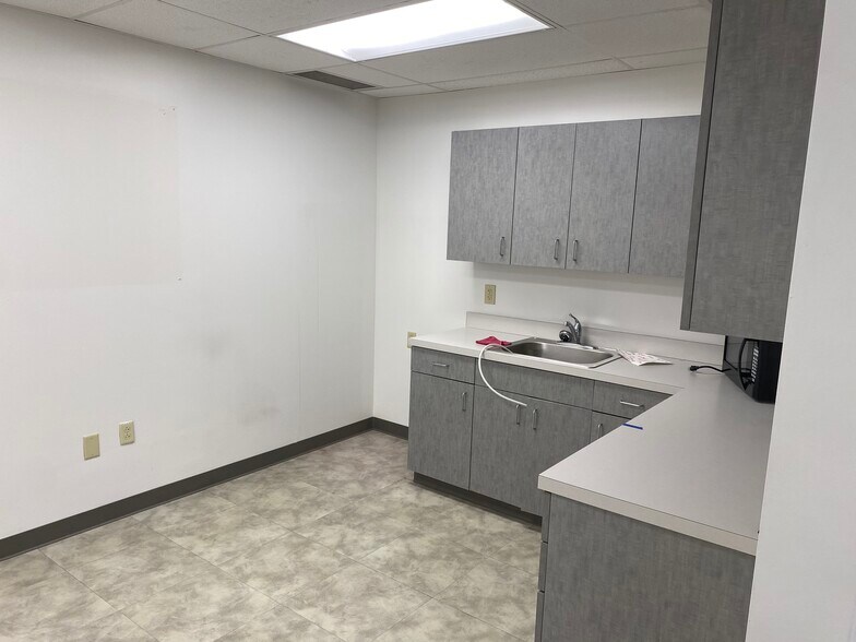 More Photos Of 17401-17407 Lorain Ave, Cleveland Freestanding For Lease