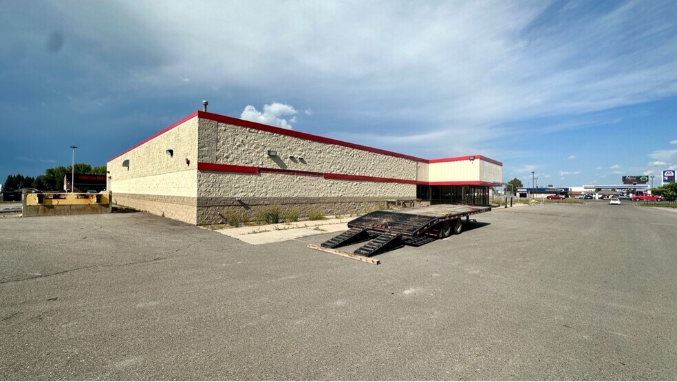 More Photos Of 3330 Highway 10 E, Moorhead Freestanding For Lease