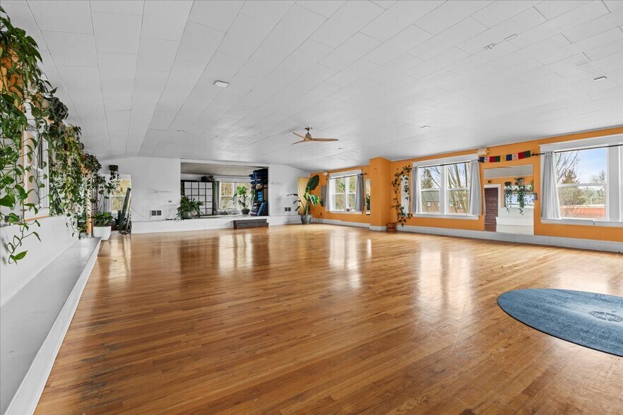 More Photos Of 2038 Pacific Ave, Forest Grove Storefront Retail Office For Sale