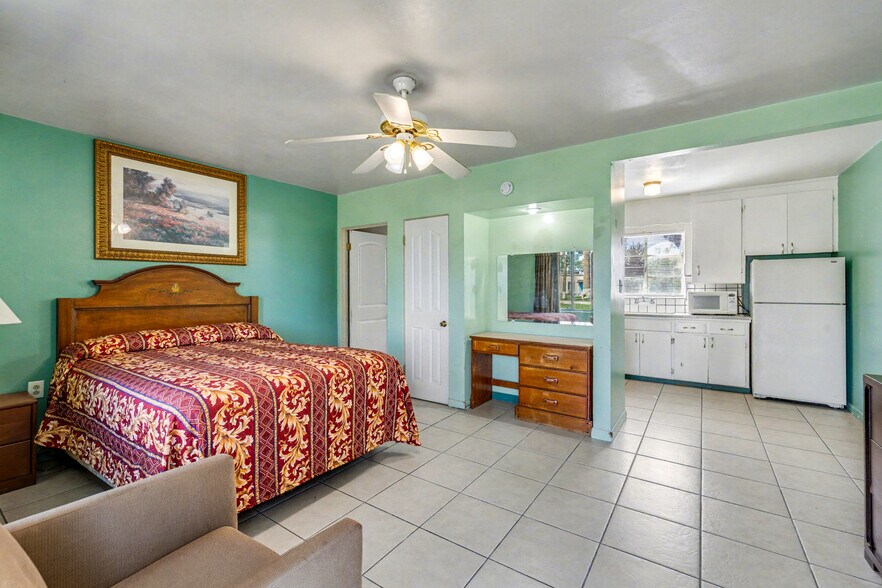 More Photos Of 537 S Country Club Dr, Mesa Hotel For Sale