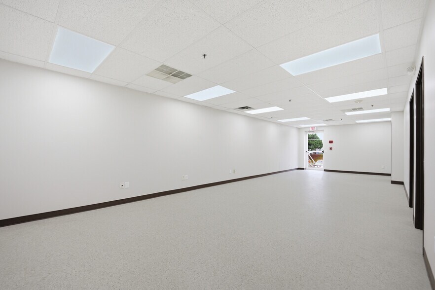 More Photos Of 5400 SW 33rd St, Oklahoma City Warehouse For Lease