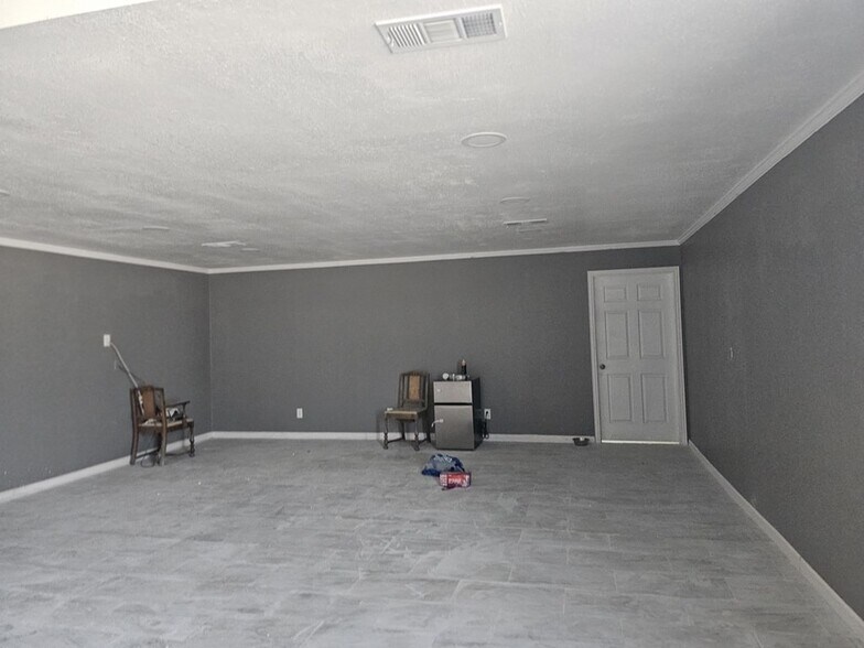 More Photos Of 11010 W Joan Dr, Odessa Warehouse For Sale