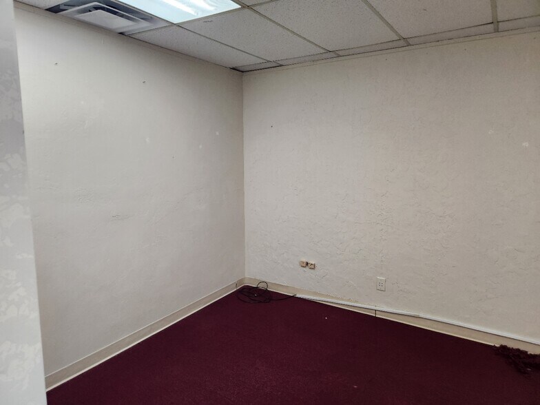 More Photos Of 1509-1511 W Gore Blvd, Lawton Office For Lease