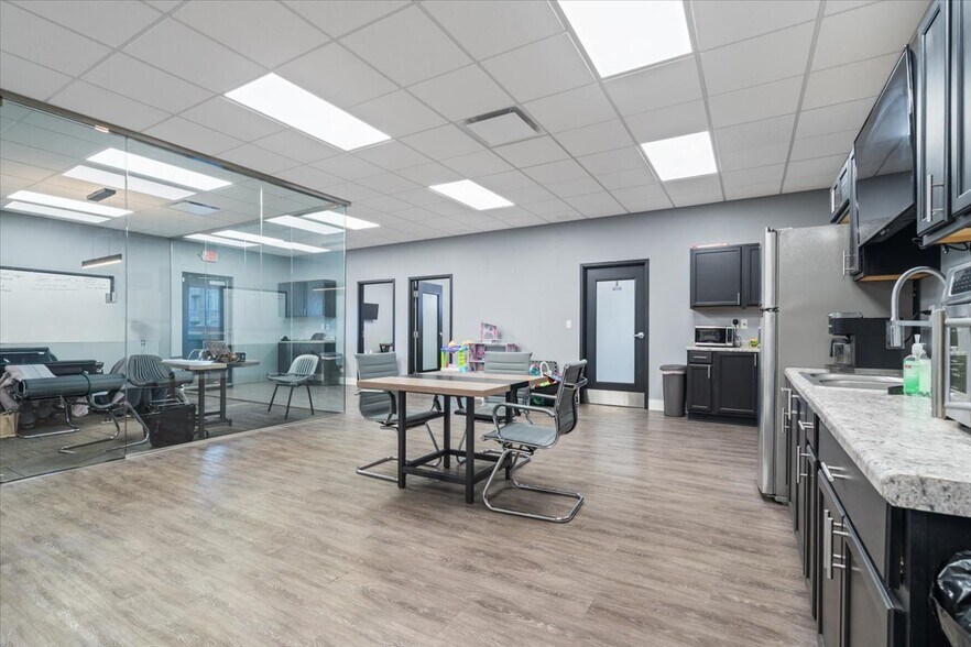 More Photos Of 1415 Shelby St, Indianapolis Office For Sale