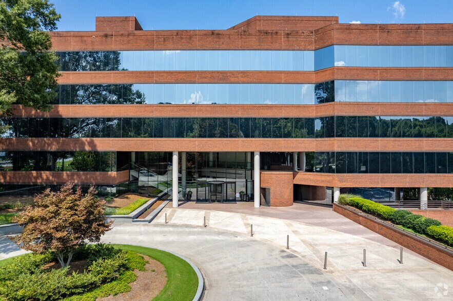 More Photos Of 3091 Governors Lake Dr, Peachtree Corners Office For Lease