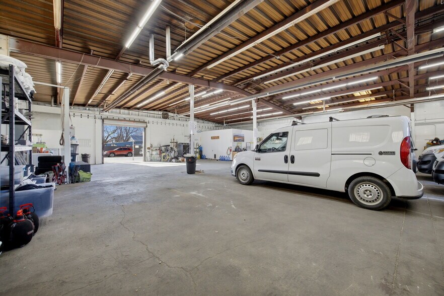 More Photos Of 2919 E 42nd Ave, Denver Warehouse For Lease