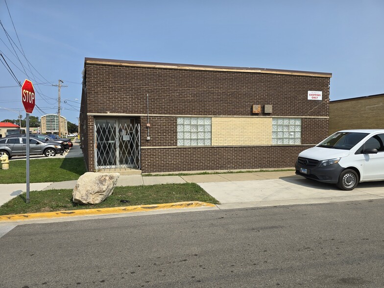 Primary Photo Of 921 Main St, Melrose Park Warehouse For Lease