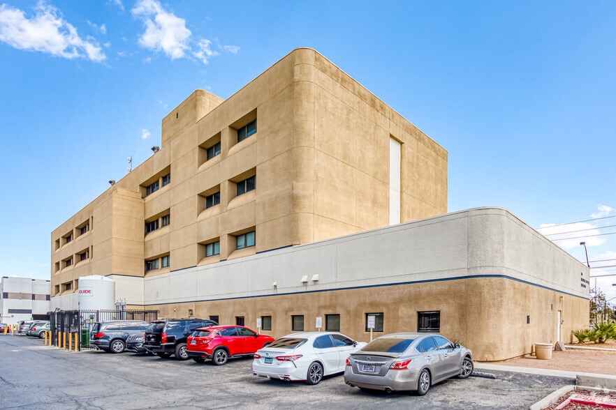 More Photos Of 700 Shadow Ln, Las Vegas Medical For Lease