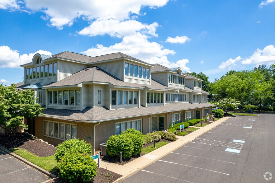 More Photos Of 333 N Oxford Valley Rd, Fairless Hills Medical For Lease