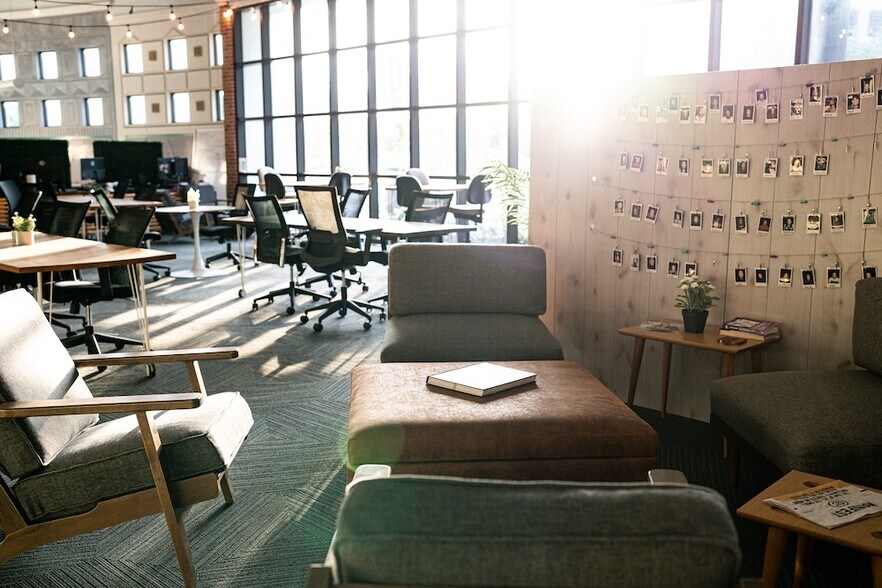 More Photos Of 1001 N Orange Ave, Orlando Coworking Space