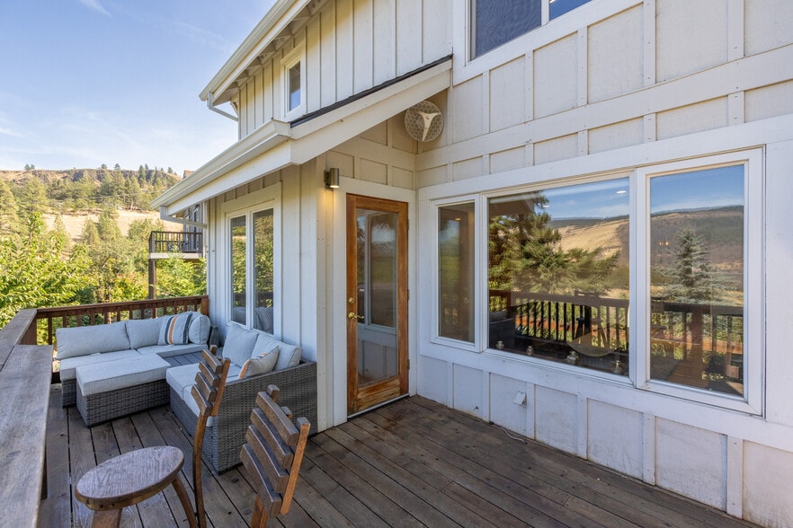 More Photos Of 407 Huskey Rd, Mosier Specialty For Sale