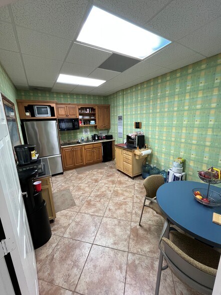 More Photos Of 3380 Woods Edge Cir, Bonita Springs Office For Sale