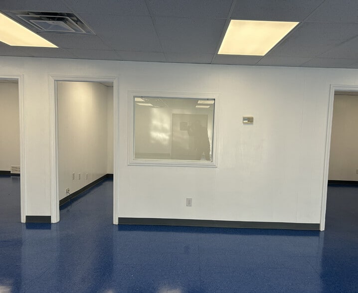 More Photos Of 2304 N Chester St, Gastonia Warehouse For Lease