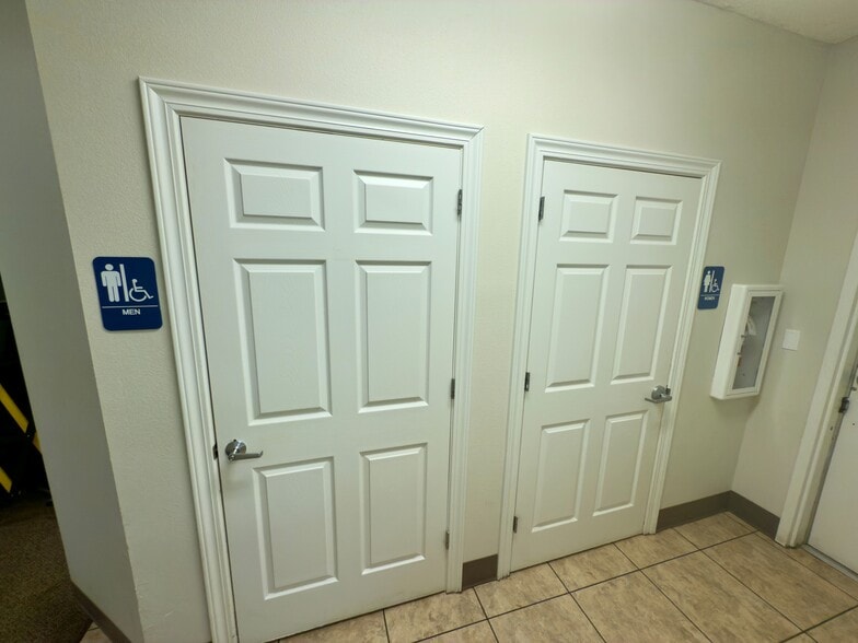 More Photos Of 511 Phyllis St, Pensacola Medical For Lease