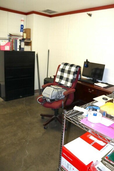 More Photos Of 1301 Industrial Park Rd, Mountain Grove Warehouse For Lease