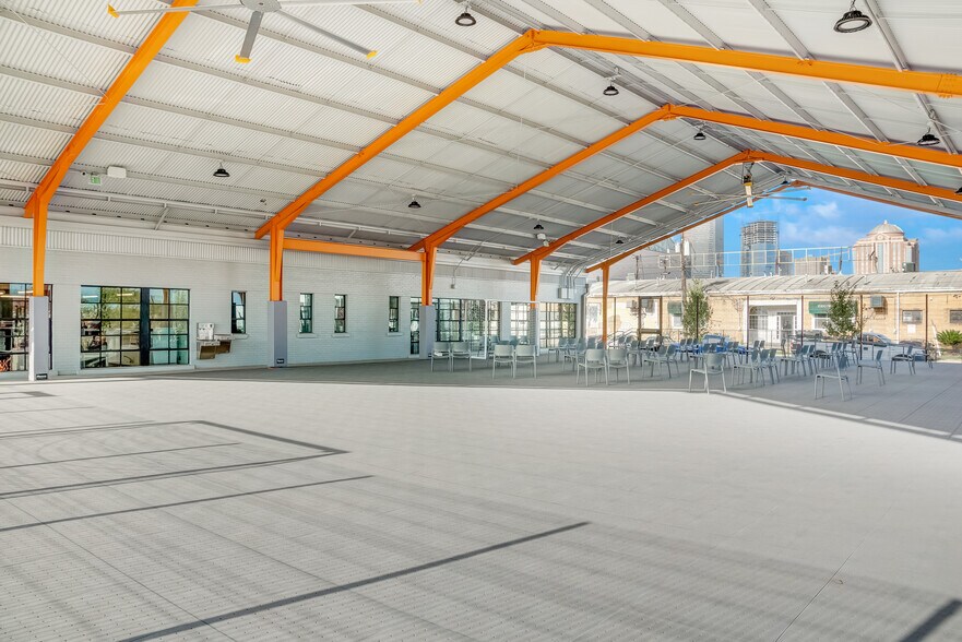 More Photos Of 121 St Emanuel St, Houston Flex For Sale