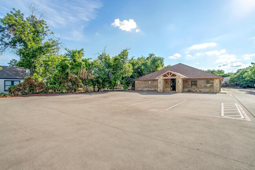 More Photos Of 905 Roberts Cut Off Rd, River Oaks Office For Sale