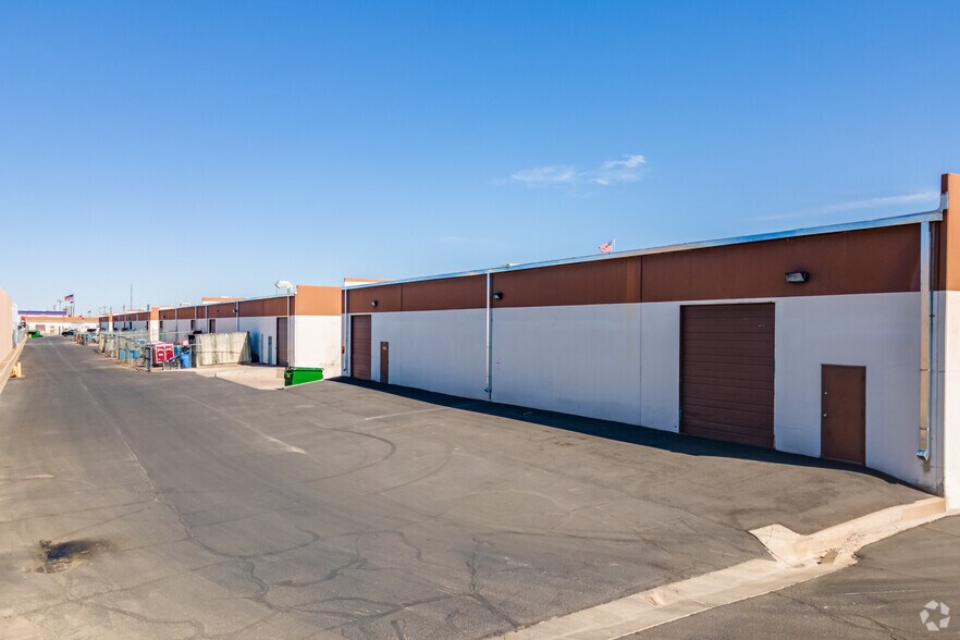 More Photos Of 2517 W McDowell Rd, Phoenix Warehouse For Lease
