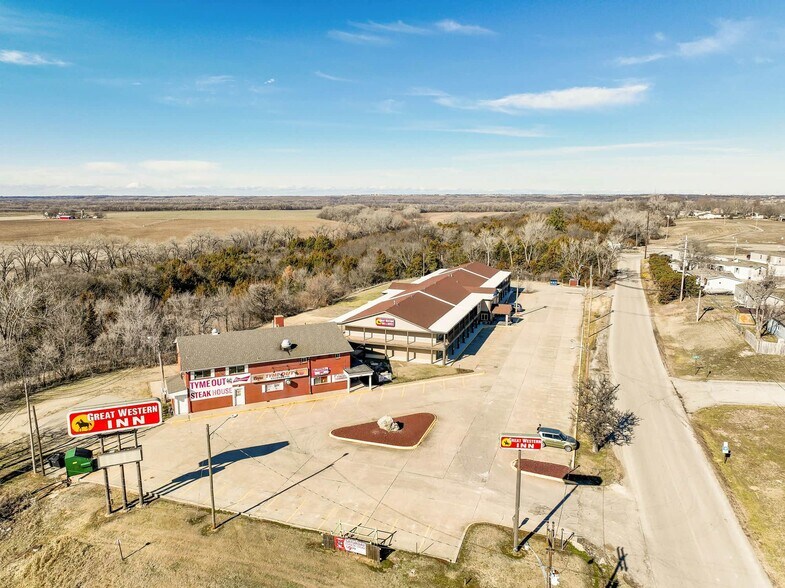 More Photos Of 201 Continental Dr, Junction City Hotel For Sale