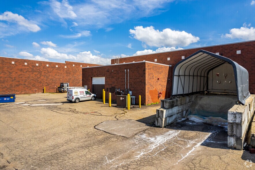 More Photos Of 837-887 Graham Rd, Stow Unknown For Lease