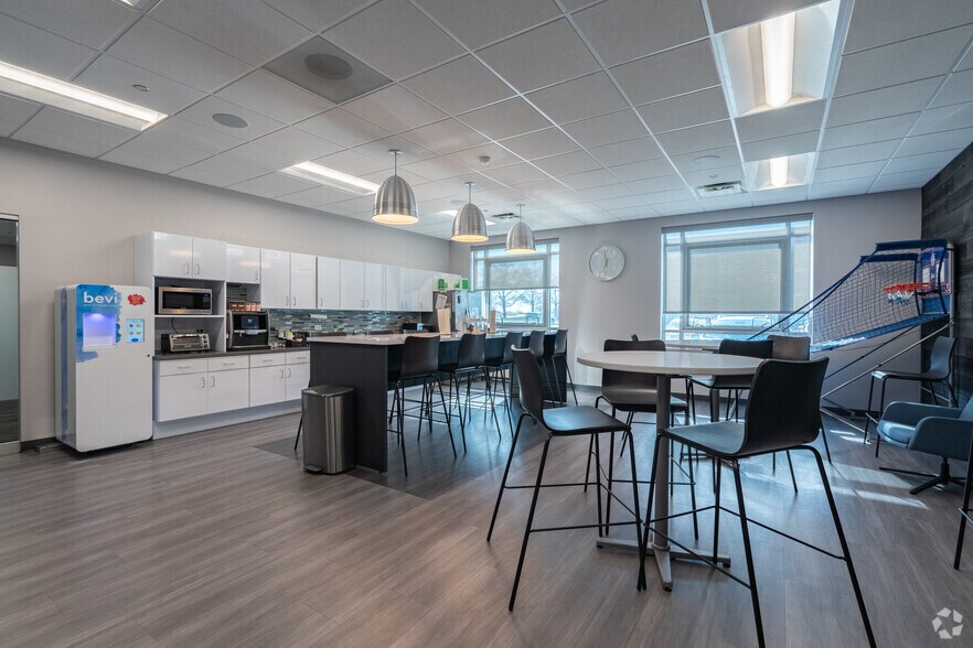 More Photos Of 7851 W 185th St, Tinley Park Unknown For Lease