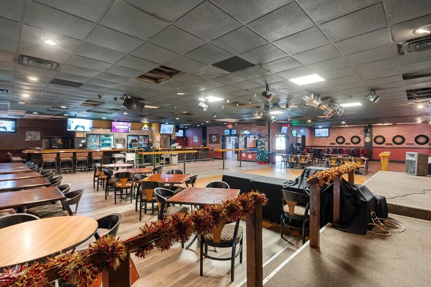More Photos Of 510 Lane Ave S, Jacksonville Hotel For Sale