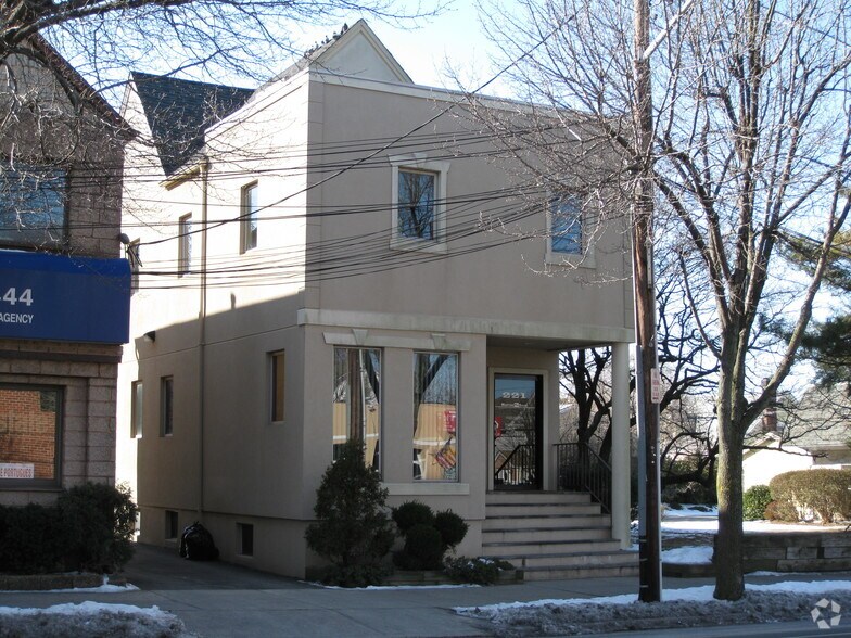 More Photos Of 221 Mineola Blvd, Mineola Office For Lease