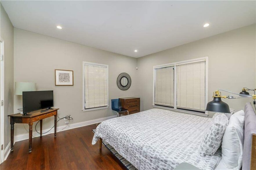 More Photos Of 604 Glen Iris Dr NE, Atlanta Office Residential For Sale