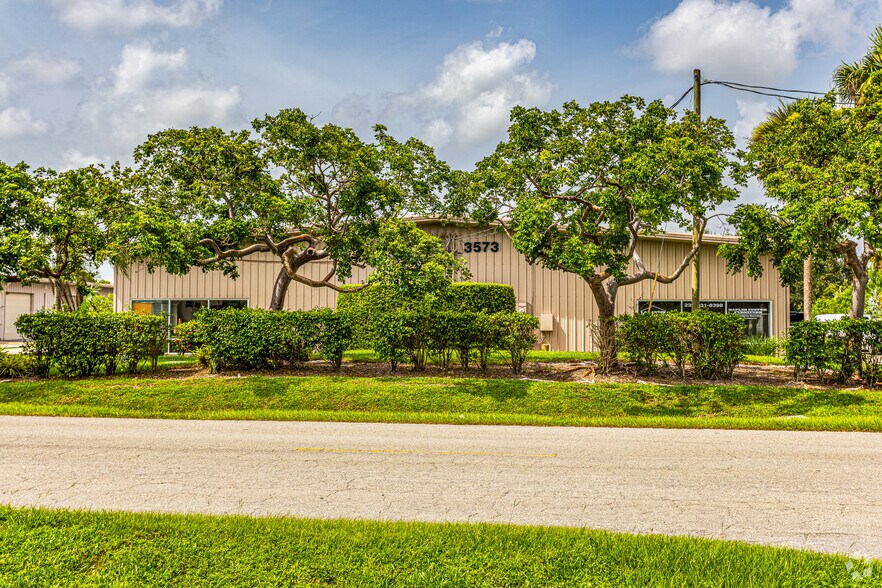 More Photos Of 3573 Enterprise Ave, Naples Warehouse For Lease
