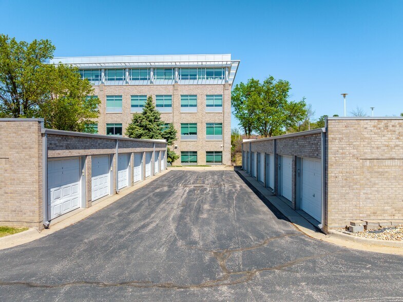 More Photos Of 2900 S 70th St, Lincoln Office For Sale