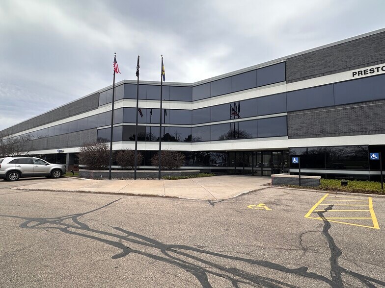 More Photos Of 4595 Broadmoor Ave SE, Grand Rapids Light Manufacturing For Lease