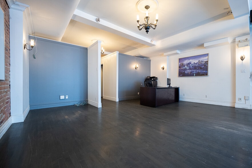 More Photos Of 1583 Rue Saint-Hubert, Montréal Medical For Sale