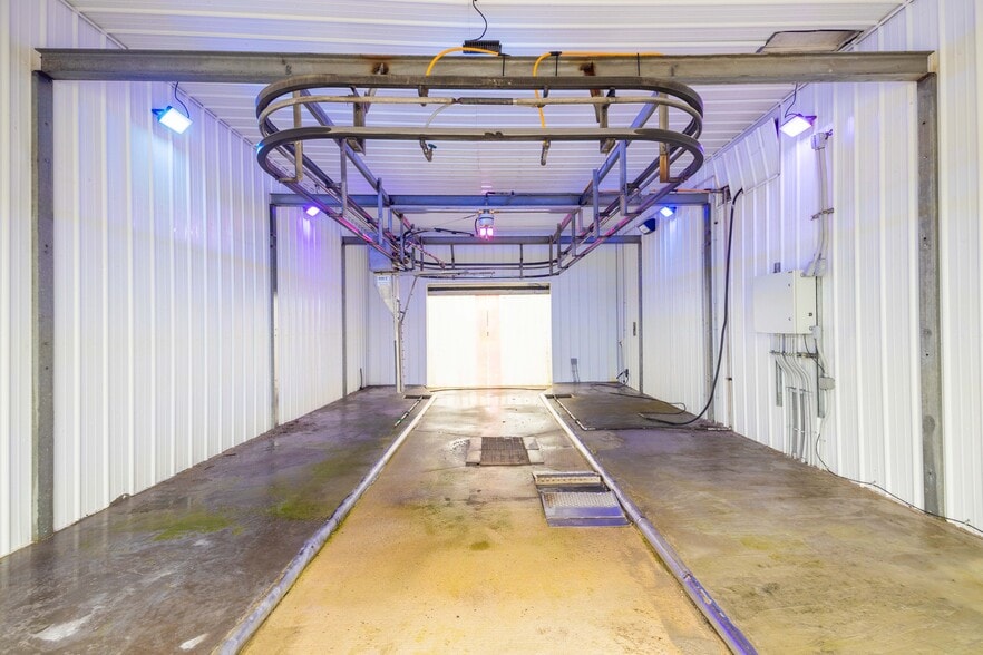 More Photos Of 3181 Lewis Ave, Ida Carwash For Sale