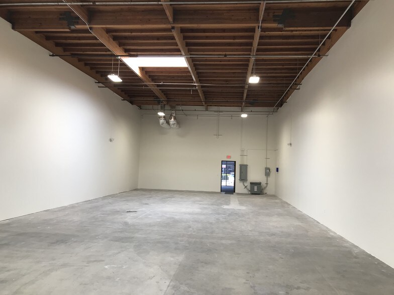 More Photos Of 1901 Holser Walk, Oxnard Manufacturing For Lease
