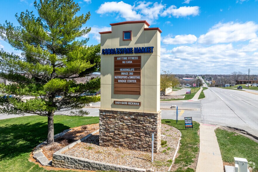 More Photos Of 8513-8569 Hickman Rd, Urbandale General Retail For Lease