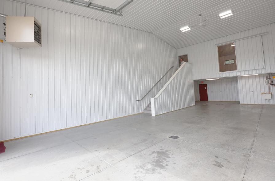 More Photos Of 8691 Wadsworth Rd, Wadsworth Light Manufacturing For Lease