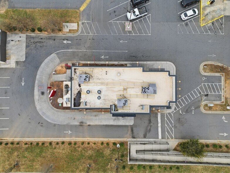More Photos Of 6107 The Plaza, Charlotte Freestanding For Lease