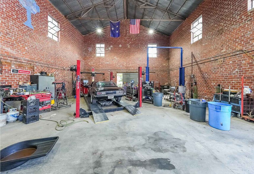 More Photos Of 250 Cleveland St, Locust Grove Industrial For Sale