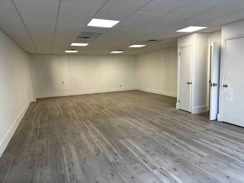 More Photos Of 187 Veterans Blvd, Massapequa Office For Lease