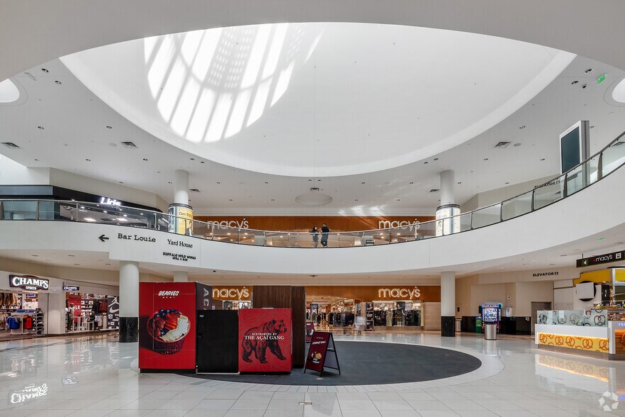 More Photos Of 9301 Tampa Ave, Northridge Unknown For Lease