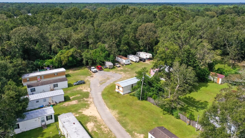 More Photos Of 9771 Guidy Ln, Pensacola Manufactured Housing Mobile Home Park For Sale