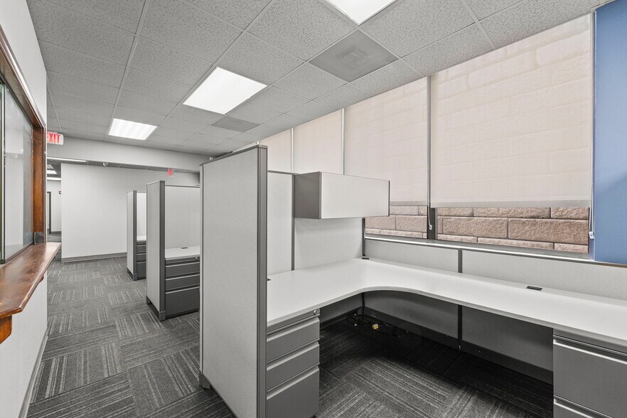 More Photos Of 4800 Lamar Ave, Mission Office For Lease
