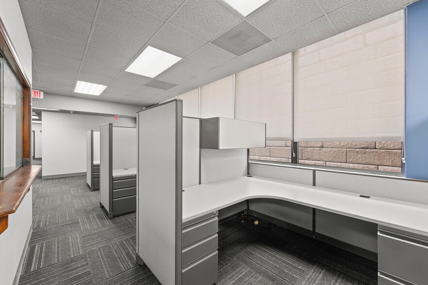 More Photos Of 4800 Lamar Ave, Mission Office For Lease
