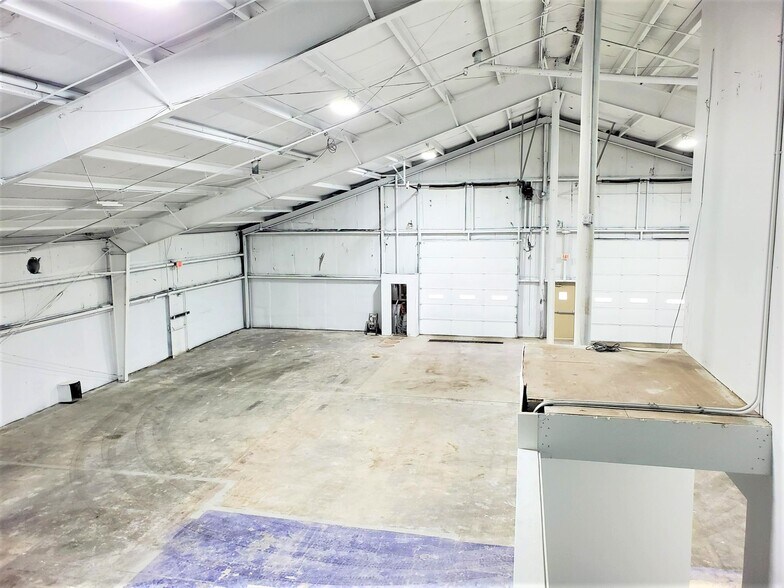 More Photos Of 630 W Lincoln Hwy, Merrillville Showroom For Lease